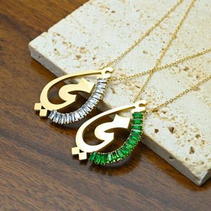 Collier de bijouterie fantaisie pour femme, pendentif en acier inoxydable, style écriture arabe - Product Image 1