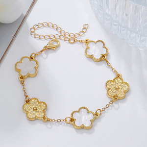 Bracelet trèfle à quatre feuilles pour femmes, chaîne en or, cristal, bijoux porte-bonheur, à porter au quotidien, accessoire de mode tendance - Product Image 4