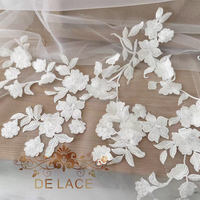 DELACE SXGN Paires de fleurs brodées floristiques délicates paillettes brillantes accessoires de robe de mariée tissu en maille
