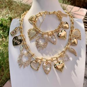 Conjunto <span class=keywords><strong>de</strong></span> Joyería <span class=keywords><strong>de</strong></span> Moda <span class=keywords><strong>para</strong></span> <span class=keywords><strong>Mujer</strong></span> con Collar <span class=keywords><strong>de</strong></span> <span class=keywords><strong>Cadena</strong></span> Gruesa y Brazalete <span class=keywords><strong>de</strong></span> Múltiples Dijes con Corazón <span class=keywords><strong>de</strong></span> Candado <span class=keywords><strong>de</strong></span> Amor CZ, Bañado en <span class=keywords><strong>Oro</strong></span> <span class=keywords><strong>de</strong></span> 18k - Product Image 4