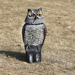 Éloigne-oiseaux réaliste : Chasse-oiseaux en plastique en forme de hibou avec tête rotative et son pour jardin, cour, répulsif anti-nuisibles extérieur - Product Image 6