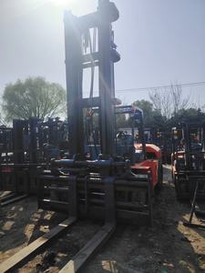 Carretilla elevadora usada Clark Cat de 3 toneladas con capacidad de 5 toneladas Carretilla elevadora de almacenamiento con motor diésel con componente de motor central - Product Image 3