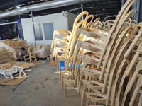 Chaise Louis en résine imitation bois avec dossier et assise rembourrés, démontable, pour mariage, banquet, salle à manger, location événementielle, restaurant