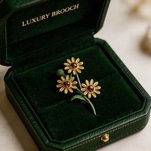 Broche de lujo con diseño de flor de margarita dorada y piedra de ámbar para mujer, regalo de joyería, diseño de planta, aleación de zinc, chapado en oro. - Product Image 1