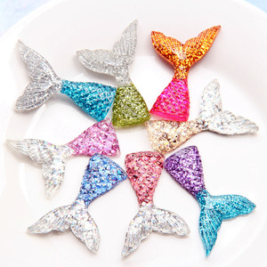 2023 vendita calda adorabili stili di glitter misti coda di pesce sirena in resina multicolore per ciondoli decorazione fai da te - Product Image 1