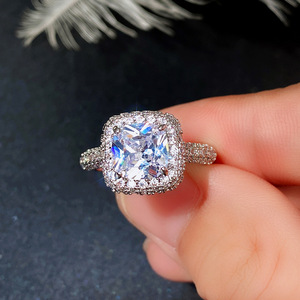 Anello con Zirconia Cubica Quadrata e Rotonda per Donne, Fascia Impilabile alla Moda con Stile Micro-Pavé - Product Image 4