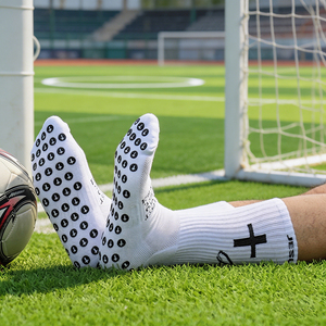 Chaussettes de football antidérapantes personnalisables avec grip, coussinets en tissu éponge absorbant la transpiration, chaussettes de football OEM avec logo personnalisé, taille pour hommes, jeunes et équipes - Product Image 4