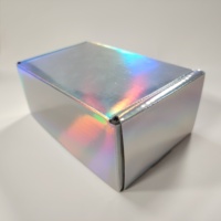 Emballage cadeau haut de gamme pliable couleur brillante argenté recyclable avec doublure en éponge holographique, gaufrage et pelliculage mat pour chaussettes