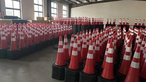 Yol güvenliği için kullanılan yansıtıcı yaka içeren 75cm 28 ''PE trafik konisi - Product Image 6