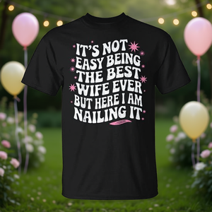 T-shirt Groovy Wife a maniche corte con scollo rotondo e stampa serigrafica per le donne, bomboniere per matrimoni, regali per la festa nuziale - Product Image 3