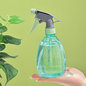 Pulvérisateur de jardinage manuel 1L arrosoir en plastique avec presse à main pour l'irrigation des plantes et des fleurs - Product Image 2