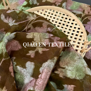 Tela de Terciopelo Devoré Retro <span class=keywords><strong>Multicolor</strong></span> con Estampado de Peonías - Base Marrón para Qipao y Cheongsam - Product Image 2