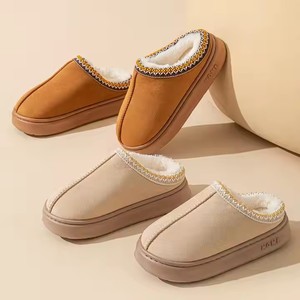Custom Designer di moda <span class=keywords><strong>invernale</strong></span> morbido in finta pelle scamosciata con plateau in pelliccia Sole per interni peluche da uomo scarpe calde pantofole da <span class=keywords><strong>donna</strong></span> - Product Image 3