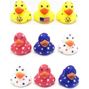 Assortiment personnalisé de canards en silicone amusants en PVC couleur unie de 2 pouces, jouets en caoutchouc avec drapeaux de pays pour tout-petits - Product Image 2