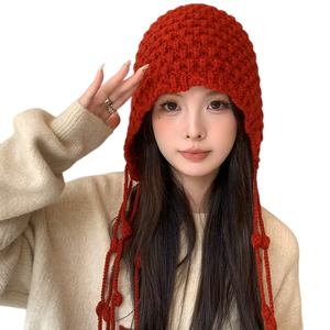 Bonnet à oreilles couvrantes en crochet fait main pour femme, bonnet d'hiver tricoté à capuche avec longues franges, chapeau bohème chaud pour le quotidien et les voyages - Product Image 1