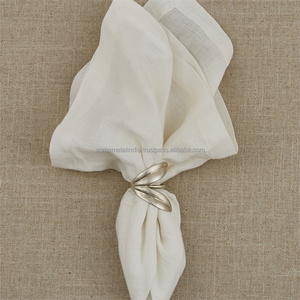 Rond de serviette Thorn Design en métal nickelé parfait pour la vaisselle d'hôtel et de restaurant et les accessoires de salle à manger - Product Image 3