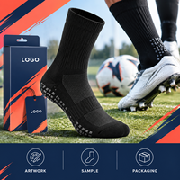 Chaussettes de football noires renforcées à profil mince, avec empeigne en maille respirante et antidérapante pour une adhérence optimale sur le terrain, et tableau de tailles pour crampons.