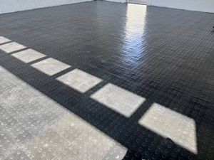 Thick PVC Interlocking Workshop Floor Heavy Duty Design for Truck Repair Centers and Industrial Garages - Product Image 4