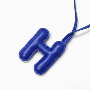 พวงกุญแจหนังแกะทำด้วยมืออุปกรณ์เสริมกระเป๋ามีตัวอักษร H พวงกุญแจผลิตภัณฑ์หนัง - Product Image 5