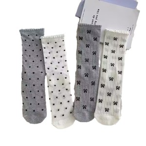 Chaussettes en maille pour femmes, avec motif à pois et nœud, en coton respirant, mi-mollet, pour jeunes, à porter en été - Product Image 4