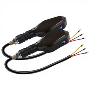 ไฟท้ายมอเตอร์ไซค์ LED 3-in-1 แบบยูนิเวอร์แซล พลาสติกสีเหลือง โปรเจคเตอร์ ไฟกระพริบหลายแบบ ไฟเลี้ยว ไฟส่องสว่าง - Product Image 2