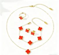 Parure de bijoux trèfle porte-bonheur en acier inoxydable plaqué or léger pour femme : collier, bracelet, bague et boucles d'oreilles pour soirée