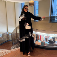 Abaya élégante en dentelle noire pour femmes, avec bordure en dentelle contrastée, manches longues, coupe ample, robe maxi modeste musulmane avec hijab
