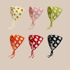Bandeau à fleurs pour femmes Serre-tête en crochet avec marguerite Foulard en triangle Accessoires pour cheveux Bandana adorable