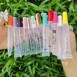 <span class=keywords><strong>Tube</strong></span> de gloss à lèvres en <span class=keywords><strong>plastique</strong></span> fin de 15 ml avec logo personnalisé, <span class=keywords><strong>transparent</strong></span>, faible MOQ 50 pièces, marque privée pour usage cosmétique - Product Image 1