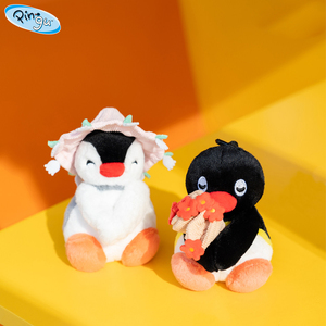 Ensemble de peluches Pingu Family Pingu <span class=keywords><strong>Pinga</strong></span> avec chapeau floral et bouquet, poupée en peluche originale de collection, cadeau, décoration d'intérieur, 12 cm - Product Image 1