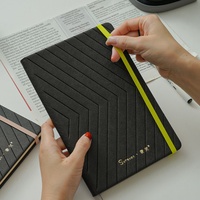 Échantillon gratuit Carnet rose mignon personnalisé Relié rigide A5 A6 Journal en cuir PU École Fille Lignes Points Journal Bande élastique Bloc-notes