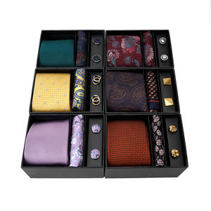 Оптовый набор из трех мужских галстуков в подарочной коробке с широкими аксессуарами на заказ: шелковый галстук, платок, запонки. Принимаем мелкие заказы. - Product Image 3