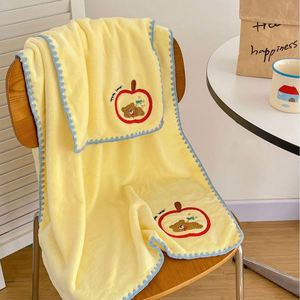 Nouvel ensemble de serviettes de bain Ours de dessin animé 2026, jaune lait, en polaire corail rembourrée, super absorbant, séchage rapide, pour usage domestique, avec bonnet en laine. - Product Image 3
