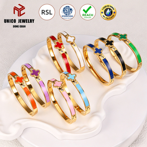 <span class=keywords><strong>Bracelet</strong></span> <span class=keywords><strong>manchette</strong></span> tendance en acier inoxydable plaqué <span class=keywords><strong>or</strong></span> 18 carats PVD, motif trèfle à quatre feuilles et papillon, pour <span class=keywords><strong>femme</strong></span> - Vente flash - Product Image 1