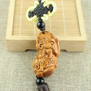 Colgante de madera de durazno Pixiu para coche, llavero con borla roja, decoración artesanal china, regalo - Product Image 3