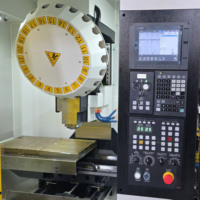 Centre d'usinage CNC T700 haute précision avec guide linéaire rigide pour le taraudage et changeur d'outils automatique pour la production de pièces métalliques