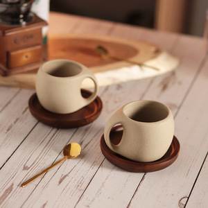 Ensemble de tasses à café <span class=keywords><strong>en</strong></span> céramique de style japonais créatif personnalisable <span class=keywords><strong>en</strong></span> gros avec soucoupe <span class=keywords><strong>en</strong></span> <span class=keywords><strong>bois</strong></span> - Product Image 1