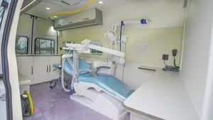 Clinique dentaire mobile extérieure pour examen et traitement dentaire, voiture/bus/fourgon pour les personnes handicapées, soins bucco-dentaires avec fauteuil dentaire - Product Image 5