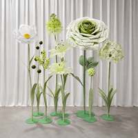 Ensemble de supports de fleurs de jardin blancs et verts mélangés, fleurs artificielles géantes en papier, décoration d'événements de mariage, présentation florale commerciale