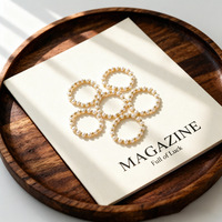 InsC-Style Elastischer Ring mit Winzigen Perlen und Natürlichen Weißen Süßwasserperlen, Elegantes Ovales Design - Raffiniert und Professionell
