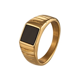 Anillos de Sello Personalizados de Acero Inoxidable Chapado en Oro de 14K con Carcasa Cuadrada Negra y Blanca para Mujer - Product Image 3