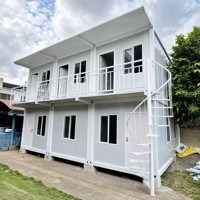 Maison préfabriquée modulaire à deux étages en structure acier, conteneur habitable en panneaux sandwich, bureau de chantier portable