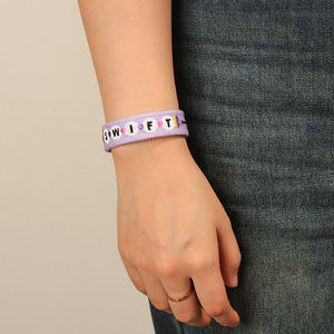 Creative <span class=keywords><strong>Taylor</strong></span> Music <span class=keywords><strong>Festival</strong></span> Pulsera de letras bordadas Pulseras de hebilla magnética tejidas a mano de moda para fiestas - Product Image 2