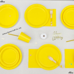 ชุดภาชนะใช้แล้วทิ้งสีเหลืองเรียบง่าย DAMAI สำหรับงานปาร์ตี้ งานวันเกิด กิจกรรมแคมป์ปิ้ง ของตกแต่งโต๊ะ กระดาษเช็ดปาก แก้ว จาน - Product Image 1