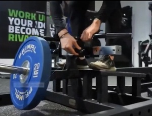 Équipement de fitness professionnel pour salle de sport : Appareil de musculation à charge libre T-Rower avec poignées réglables, pour la musculation de la poitrine en position debout - Product Image 4