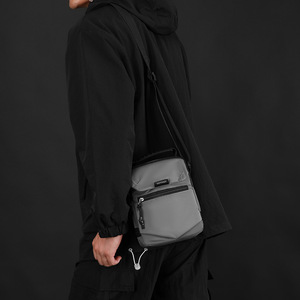 Sac bandoulière unisexe polyvalent en nylon multicouche, mini sac de poitrine léger et tendance pour le voyage et les loisirs - Product Image 5