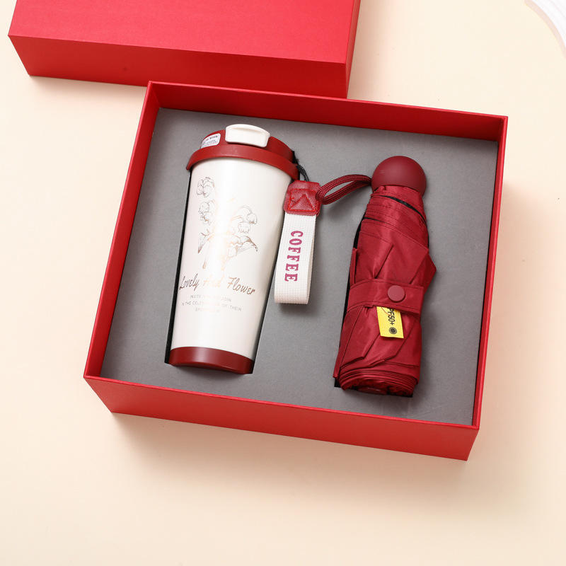 ถ้วยกาแฟ + ร่มแคปซูลสีแดง