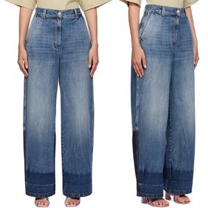 Vaqueros de mezclilla personalizados para mujer, azules deslavados, con parches en contraste, de pierna ancha, sin elasticidad, 100% algodón, con cierre de cremallera. - Product Image 1