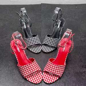 Tacones Altos de Plataforma con Diseño a Cuadros Rojos y Negros, Diseño de Punta Abierta, Cómodos y Transpirables, Forma en A, Versátiles - Product Image 1