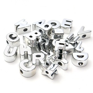 Abalorios de Acrílico con Agujero Grande Letras Plateadas para Zapatos Cuentas Digitales Casuales Colgante Hecho a Mano DIY del Alfabeto - Product Image 1